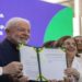 O presidente Luiz Inácio Lula da Silva sancionou, nesta segunda-feira (3), o projeto de lei que torna obrigatória a igualdade salarial entre homens e mulheres quando exercerem trabalho equivalente ou a mesma função.