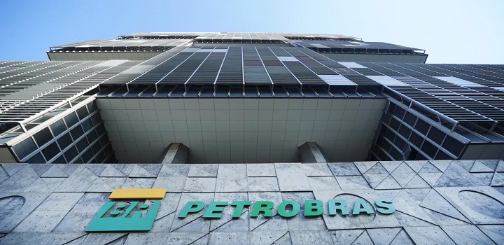 Petrobras amplia produção, redireciona vendas para a Ásia e supera metas anuais pela primeira vez em anos.