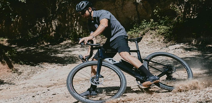 Bicicleta elétrica feita para mountain bike promete 150 km de autonomia, pesando pouco