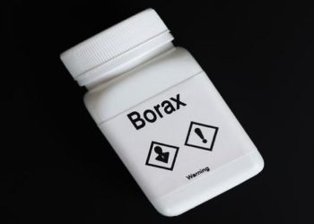 Nova onda no TikTok estimula que pessoas bebam (o perigoso) bórax para 'limpar o organismo'
