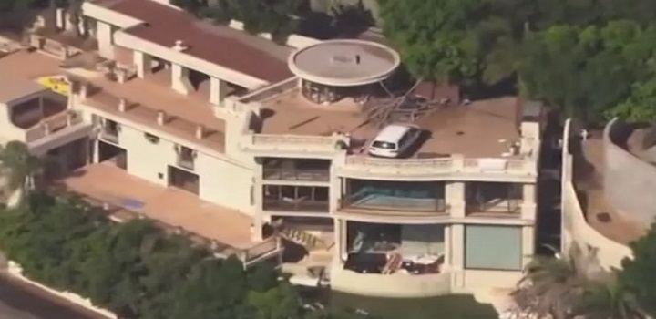 Invasores destroem mansão de R$ 50 milhões em Hollywood e escrevem mensagens contra os ricos