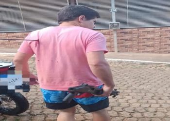 Homem fica com flecha cravada nas costas após briga de vizinhos