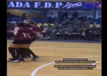 Alunos de medicina ficam pelados e simulam masturbação durante jogo de vôlei feminino em campeonato universitário em SP