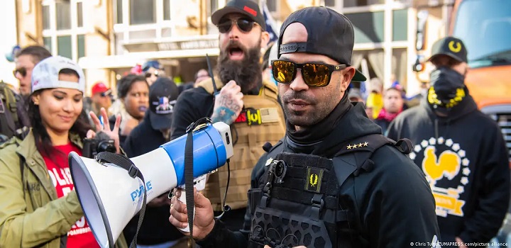 Líder dos Proud Boys condenado por ataque ao Capitólio