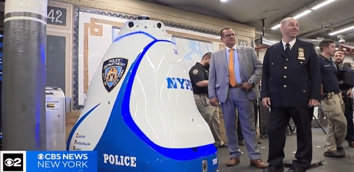 robô policial no metrô de nova york