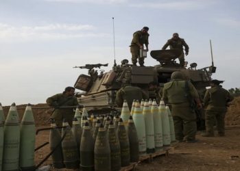 Israel lança ataque em larga escala contra o Hamas no 4º dia de conflito