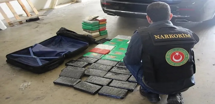 Carro da embaixada do Brasil na Bulgária é encontrado com 55 kg de cocaína na fronteira com a Turquia