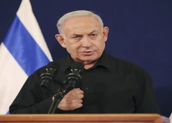 Primeiro-ministro israelense assina expansão de assentamento em Maale Adumim, afirmando que "não haverá Estado palestino". Projeto na área E1 divide Cisjordânia ao meio e é condenado por ONU, UE e governos europeus.