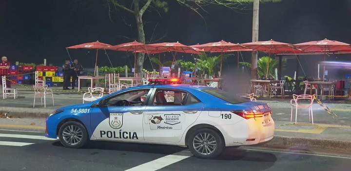 Três médicos foram mortos em um quiosque na Barra da Tijuca, na madrugada desta quinta (5) — Foto: Reprodução / TV Globo