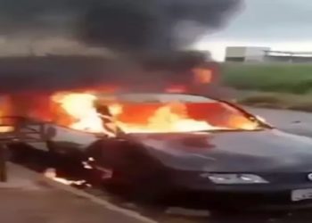 Mulher expõe caso do marido com o sogro; confusão termina com um deles internado