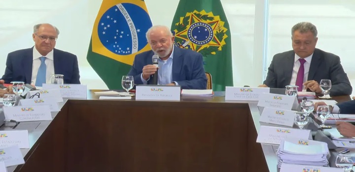 Em meio a discussão sobre meta fiscal, Lula diz que 'dinheiro bom é dinheiro transformado em obra'