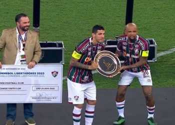 Cheque simbólico para o campeão da Libertadores (Reprodução)