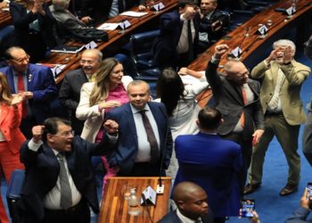 senado aprova reforma tributaria