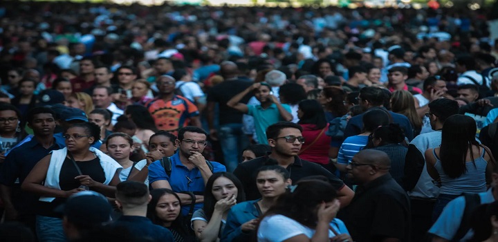 População do Brasil chega a 213,4 milhões de habitantes em 2025, segundo o IBGE. São Paulo lidera em números absolutos e Roraima registra maior crescimento proporcional.
