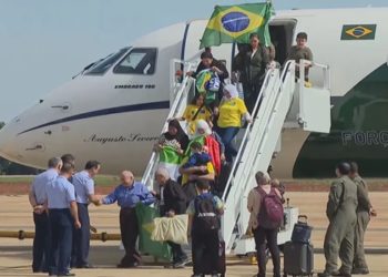 brasileiros deixam gaza