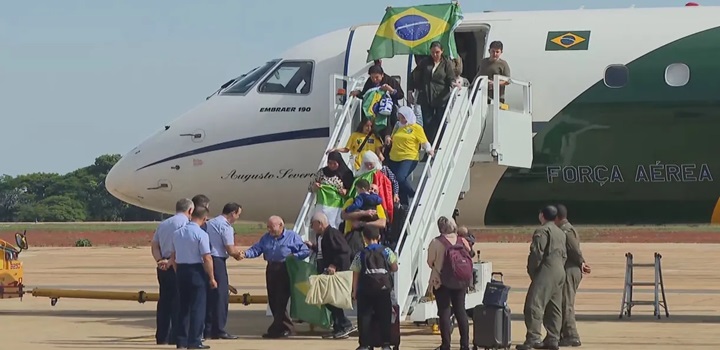 brasileiros deixam gaza
