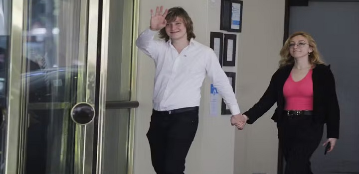 Conheça o jovem casal de influenciadores argentinos que administra as redes sociais da Presidência de Milei