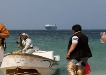 Ataque de rebeldes que apoiam o Hamas obriga navios a desviarem rota no Mar Vermelho e põe em risco economia mundial; entenda