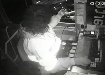 Policial é preso por exibir pênis ao pagar atendente em cabine de pedágio no Rio