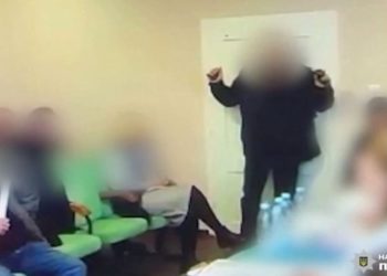 Deputado ucraniano solta granada em sessão e explosão fere dezenas de pessoas; vídeo flagra momento