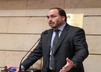 Carlos usava assessores para obter informações da Abin, diz PF