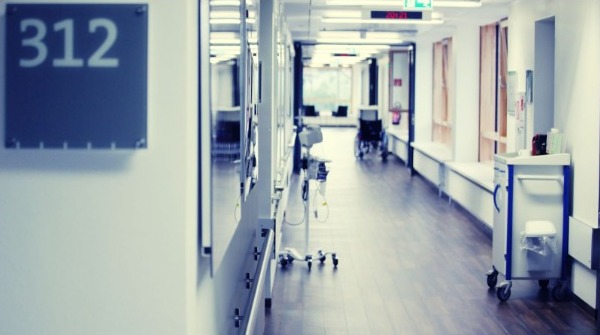 Piso vinílico hospitalar: opção segura para manter higiene e saúde