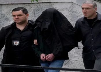 Pais de adolescente que cometeu massacre na Sérvia serão julgados pelo crime do filho