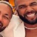 Daniel Alves vai recorrer ao pai de Neymar para pagar fiança, mas não deve sair da prisão nesta quarta, diz jornal