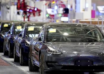 Hertz venderá 1/3 da frota elétrica para comprar carros à gasolina