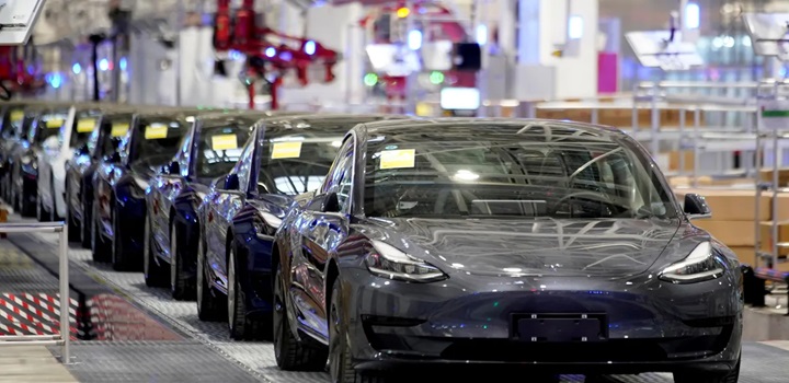 Hertz venderá 1/3 da frota elétrica para comprar carros à gasolina