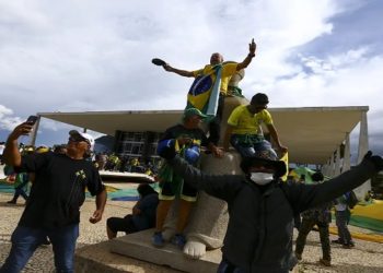 Um ano após tentativa de golpe, STF mantém 66 presos