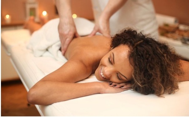 Sintomas da menopausa: os benefícios da massagem tântrica