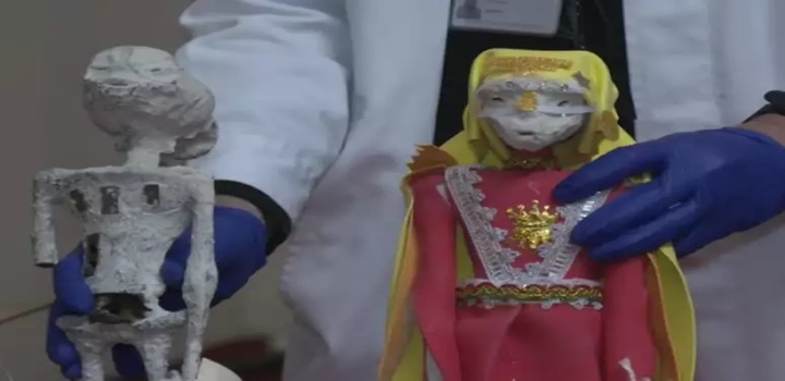 Múmias extraterrestres" que haviam aparecido misteriosamente no aeroporto de Lima.