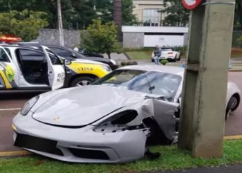 acidente com porsche em curitiba