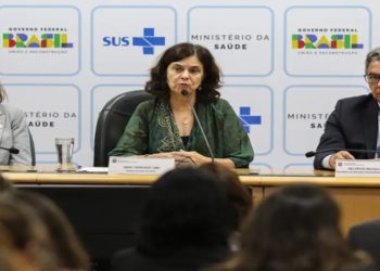 inicio da vacinação contra a dengue no brasil