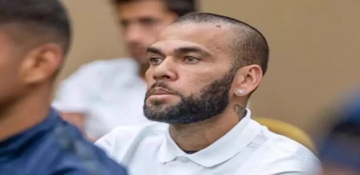 DANIEL ALVES ABSOLVIDO