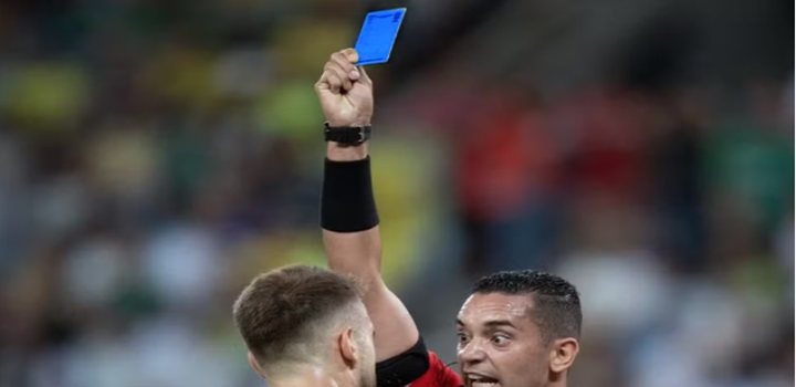 futebol cartão azul