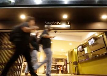 PESSOAS TRANCADAS NO CINEMA ESTAÇAO NET