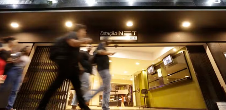 PESSOAS TRANCADAS NO CINEMA ESTAÇAO NET
