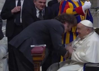 pAPA FRANCISCO E JAVIER MILEI