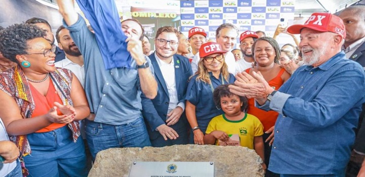 Lula no Complexo do Alemão: "Nenhuma mulher quer namorar um ajudante geral"