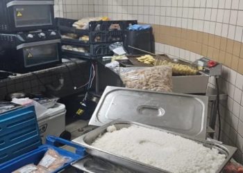alimentos preparados no banheiro na sapucai