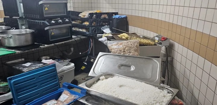 alimentos preparados no banheiro na sapucai