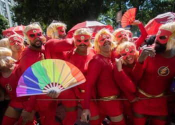 desfile cordao bola preta