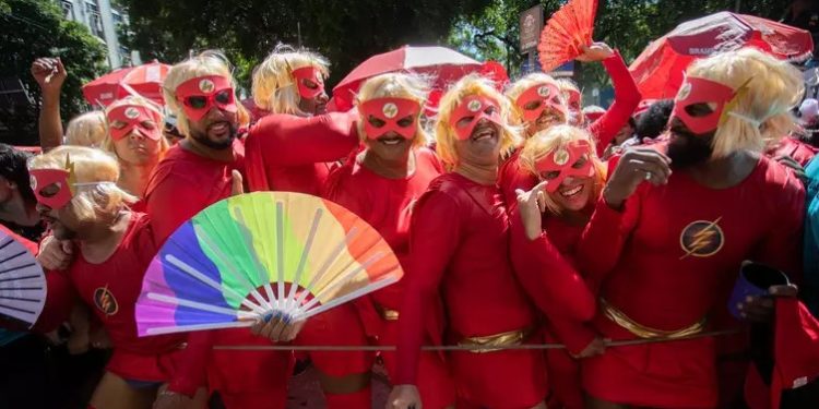desfile cordao bola preta
