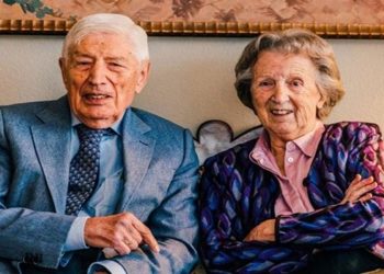 Ex-governante da Holanda e esposa morrem de mãos dadas por eutanásia