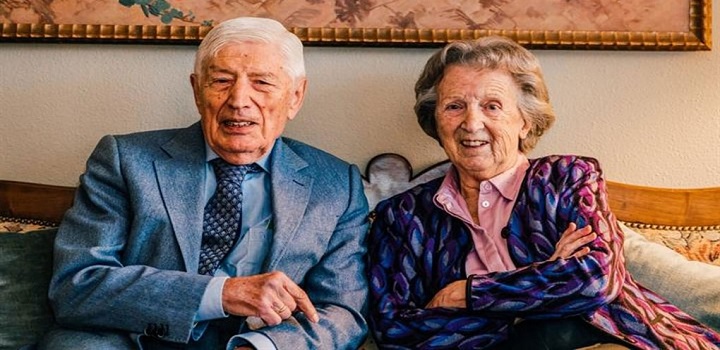Ex-governante da Holanda e esposa morrem de mãos dadas por eutanásia