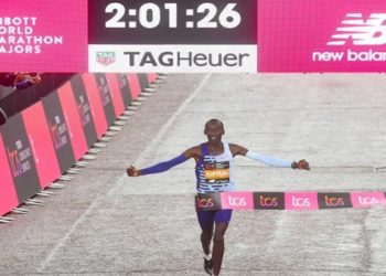 Recordista mundial da maratona morre aos 24 anos