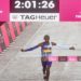 Recordista mundial da maratona morre aos 24 anos