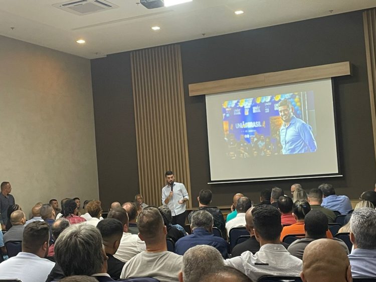 Eleições 2024 em Campos dos Goytacazes_RJ: deputado Rodrigo Bacellar e a candidatura da delegada Madeleine Dickman.